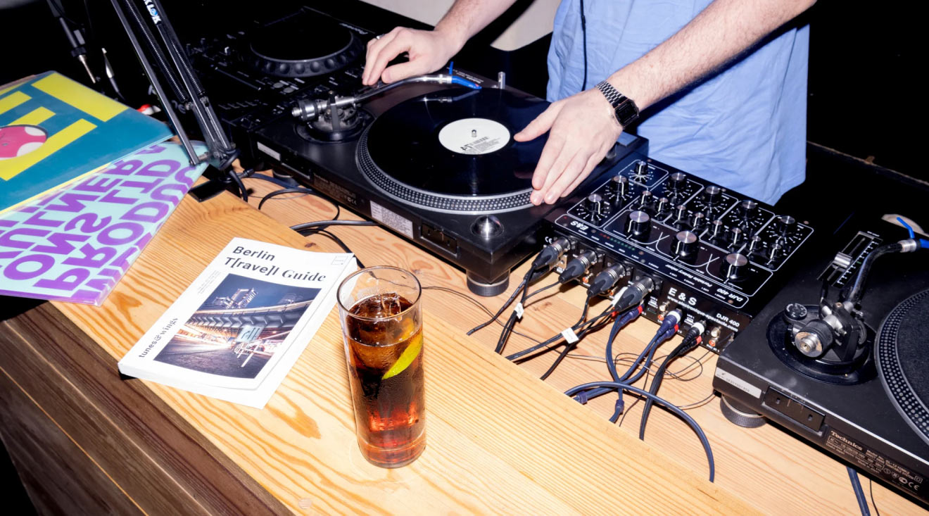 nbtb-work-tunes-and-wings-29